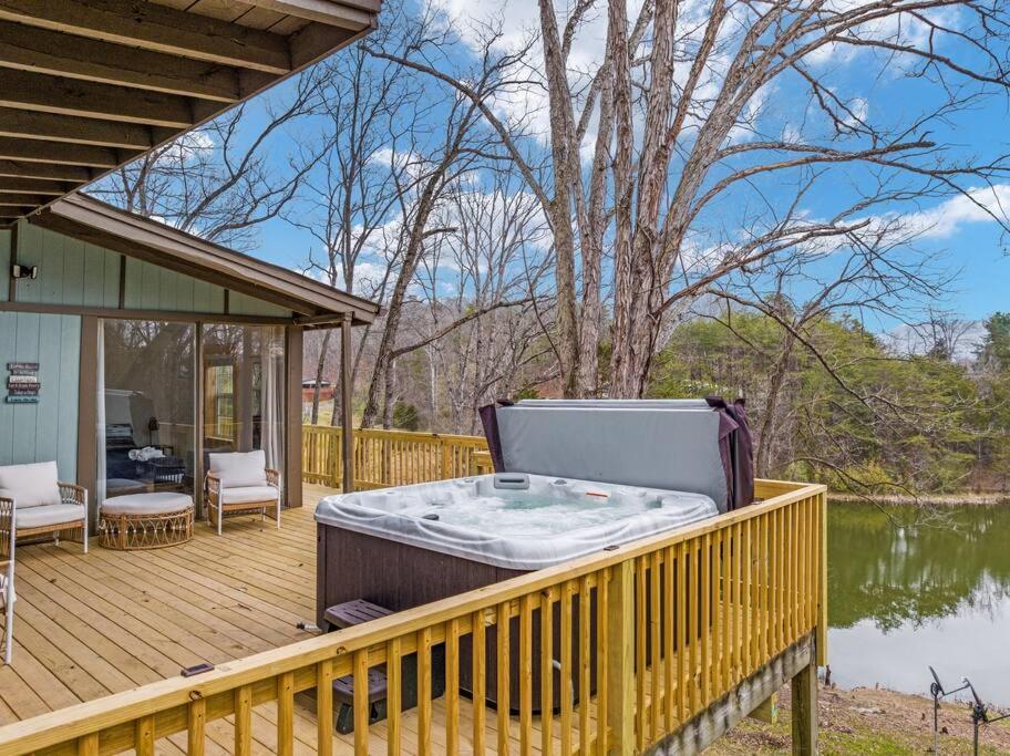 Lazy Lake 3Br Cabin W/ Mtn Views + Hot Tub +Wi-Fi Лурей Экстерьер фото